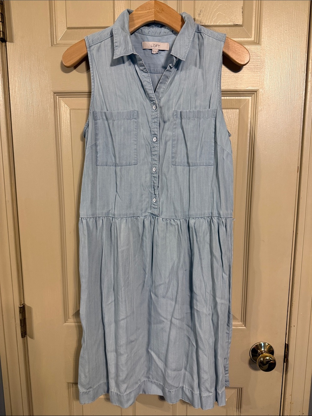LOFT Light Chambray Sleeveless Button Dress Size 8